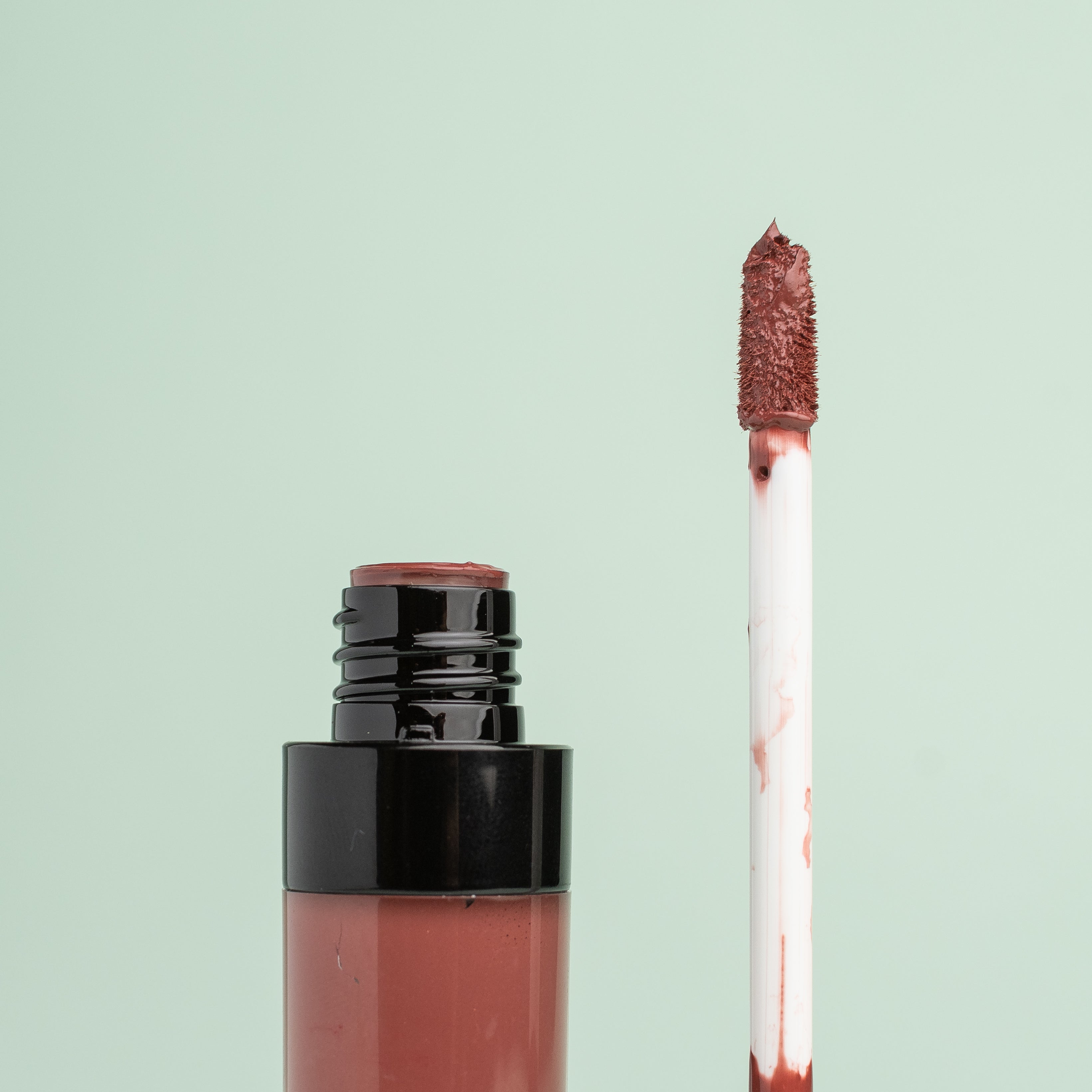 Labial Líquido Cremoso SAMY – Tono 04 MOCHA (5g)