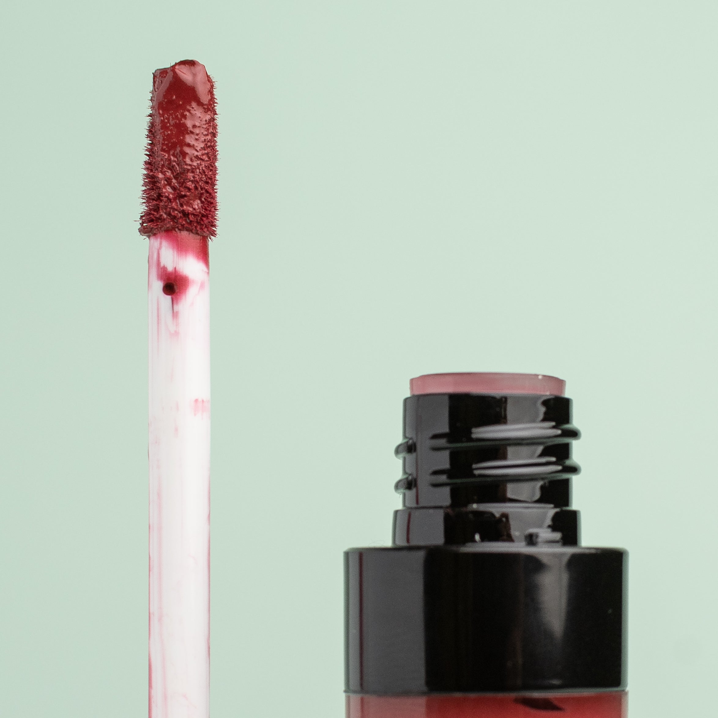 Labial Líquido Cremoso SAMY – Tono 05 AMARETTO (5g)