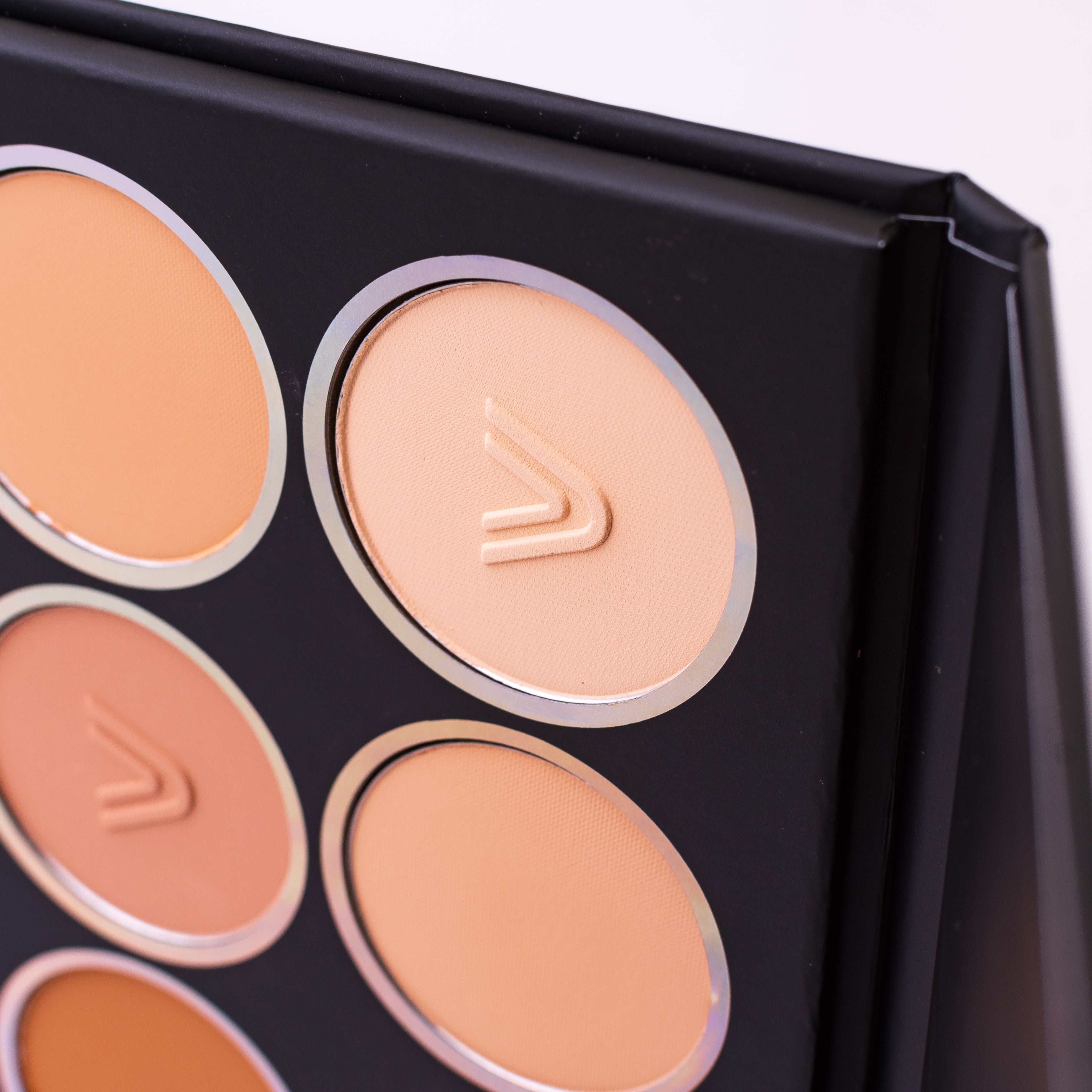 Paleta de polvos compactos x9	Atenea Natural Touch Powder  19,8g